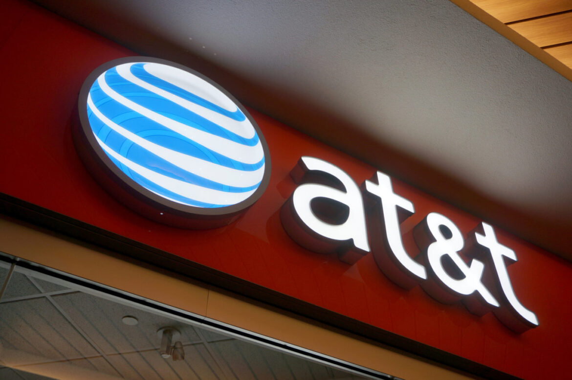 AT&T down 10 despite topping estimates Bald Eagle Traders